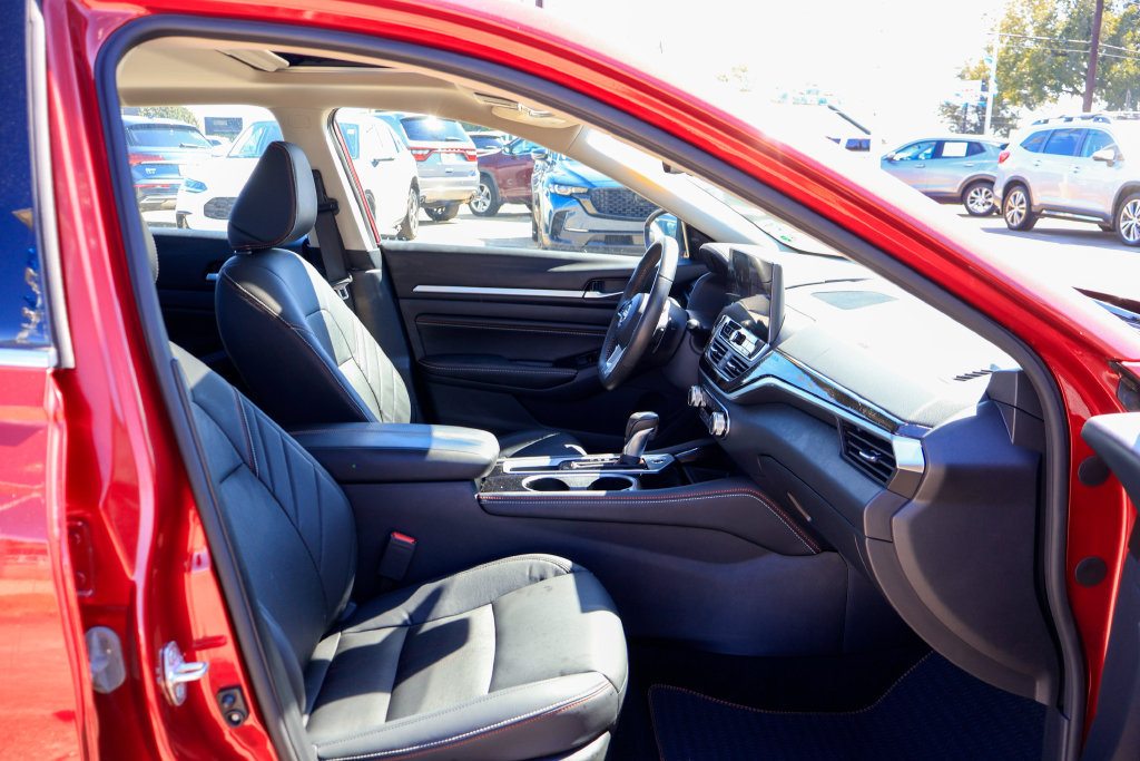 Used 2023 Nissan Altima 2.5 SR w/ SR Premium Package FWD image 8