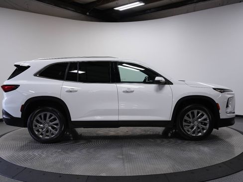 Used 2026 Buick Enclave Preferred FWD image 9