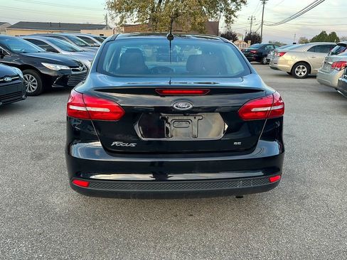 Used 2017 Ford Focus SE image 4