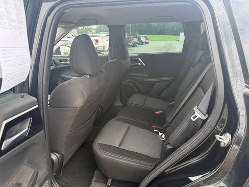 Used 2023 Mitsubishi Outlander ES AWD/4WD image 4