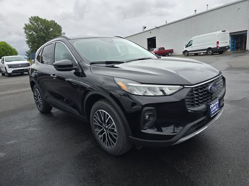 New 2025 Ford Escape SE image 3