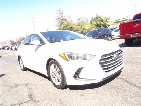 Used 2017 Hyundai Elantra SE image 7
