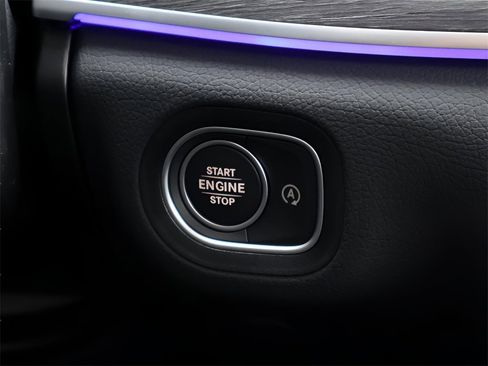 Certified 2025 Mercedes-Benz GLS 450 4MATIC image 31