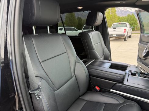 Used 2024 Toyota Sequoia Platinum AWD/4WD image 33