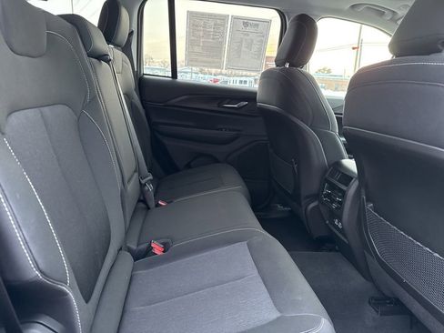 Used 2024 Jeep Grand Cherokee Laredo X image 37