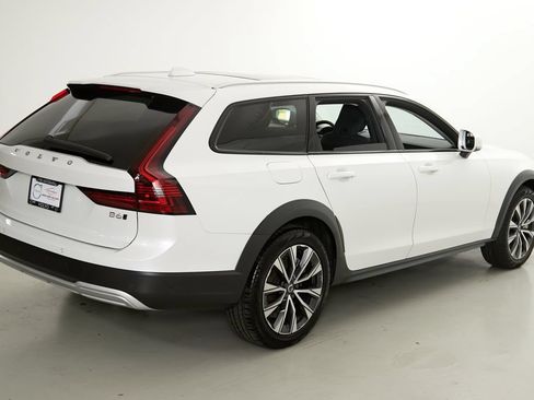 Certified 2025 Volvo V90 B6 Cross Country Plus AWD/4WD image 9