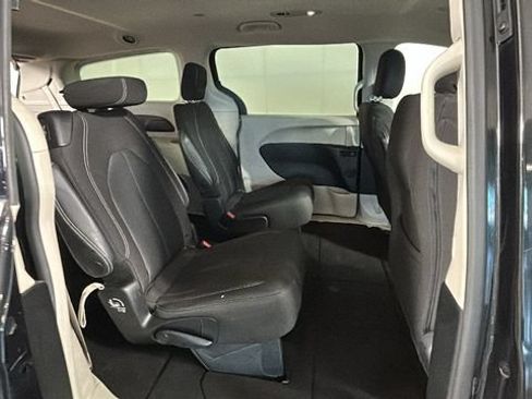 Used 2022 Chrysler Voyager LX FWD image 29