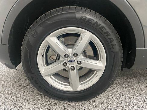 Used 2017 Ford Explorer XLT image 19