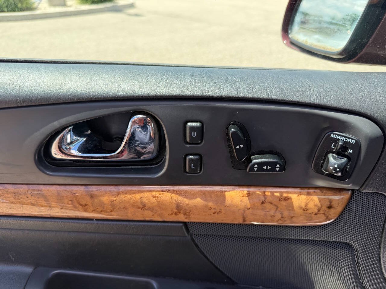 Used 2001 Lincoln Continental FWD image 15