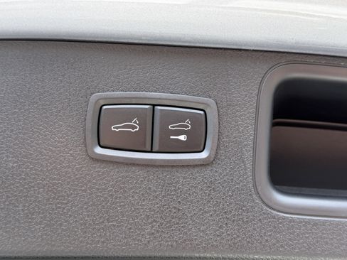 Certified 2025 Porsche Macan Turbo image 14