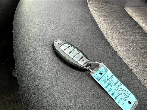 Used 2025 Nissan Altima 2.5 SV FWD image 32