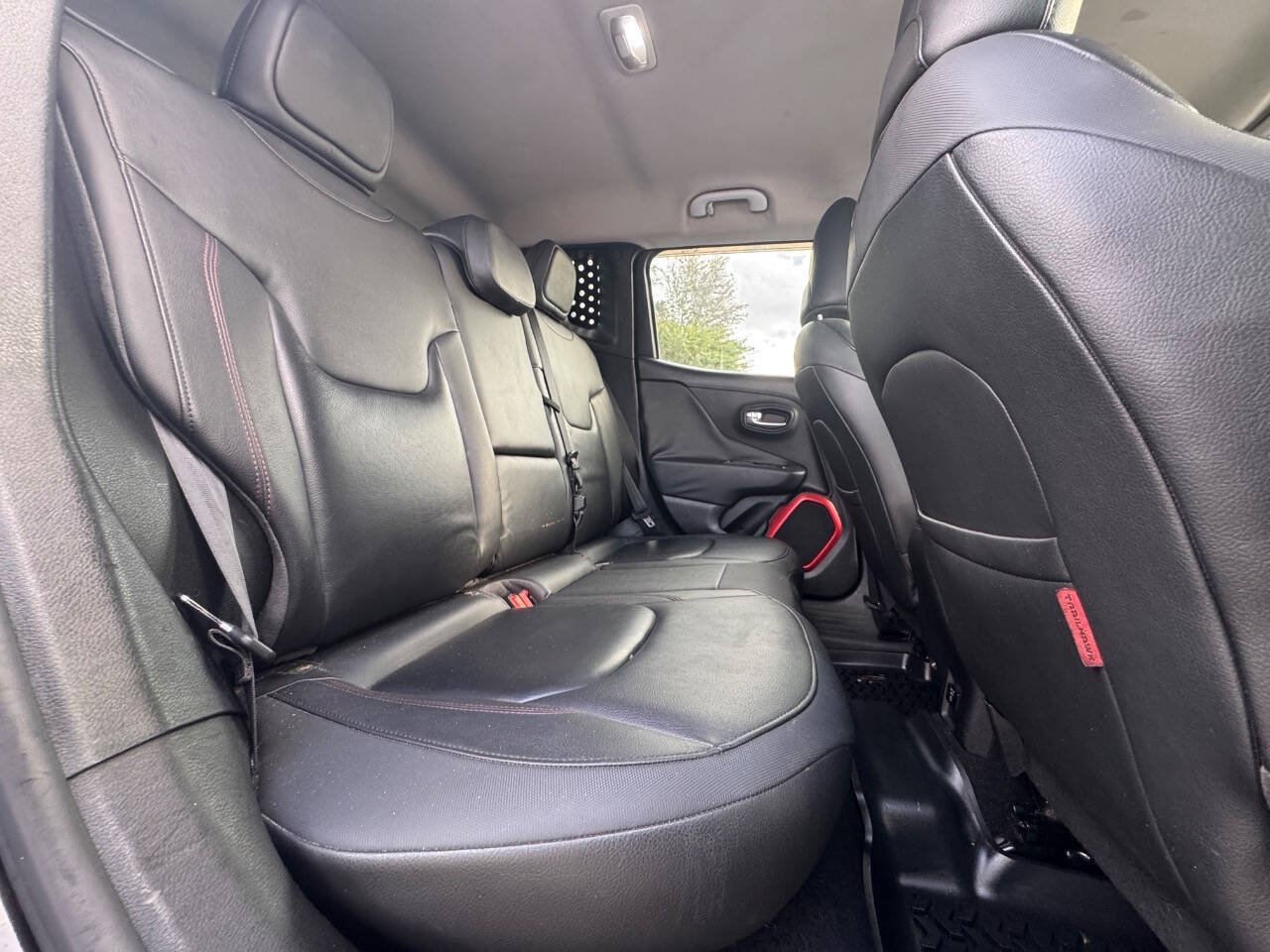Used 2016 Jeep Renegade Trailhawk w/ Premium Trailhawk Package AWD/4WD image 21