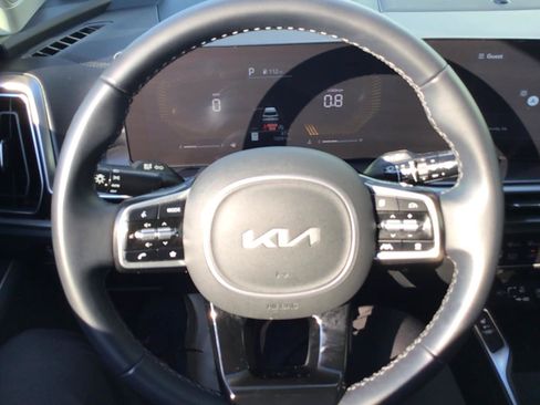 Used 2025 Kia Sorento S AWD/4WD image 12