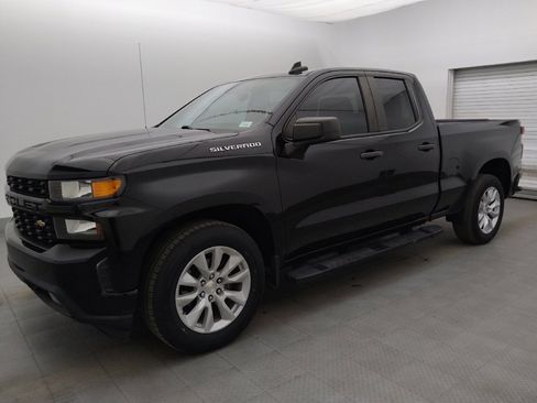 Used 2019 Chevrolet Silverado 1500 Custom w/ Custom Value Package RWD image 2