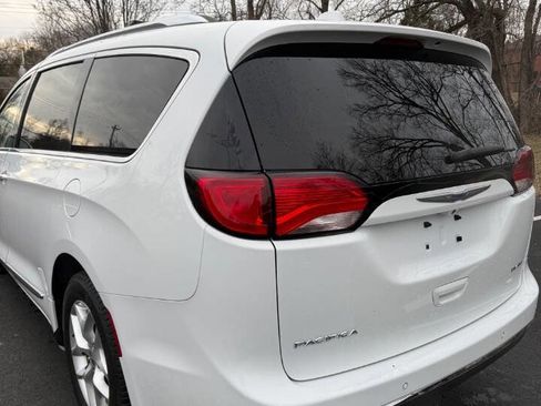 Used 2020 Chrysler Pacifica Limited image 6