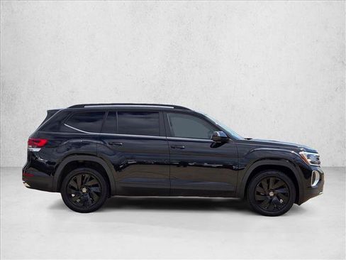 Used 2024 Volkswagen Atlas SE w/ Black Wheel Package FWD image 5
