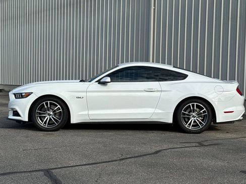 Used 2017 Ford Mustang GT RWD image 7