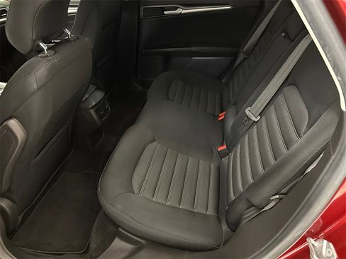 Used 2015 Ford Fusion SE image 17