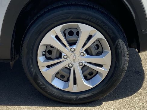 Used 2024 Chevrolet Trax LS FWD image 27