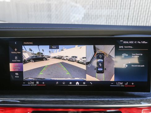 Used 2025 BMW 750e xDrive w/ Premium Package image 19