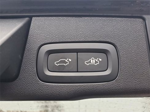 Used 2025 Volvo XC60 B5 Plus image 36