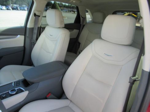 Used 2024 Cadillac XT5 Premium Luxury w/ Technology Package image 16