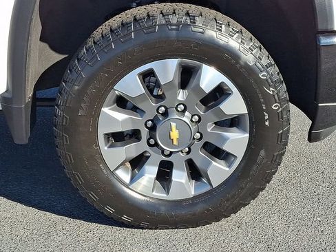 Used 2024 Chevrolet Silverado 2500 Custom w/ Custom Convenience Package AWD/4WD image 11