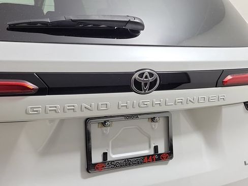 Used 2024 Toyota Grand Highlander AWD Hybrid image 9