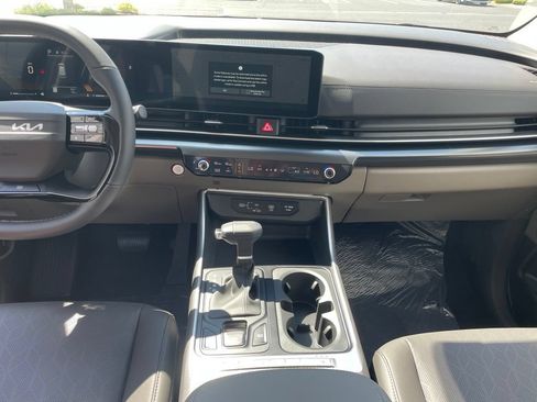 New 2027 Kia Carnival FWD image 11