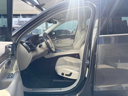 Used 2018 Volvo XC90 T6 Momentum w/ Convenience Package AWD/4WD image 9