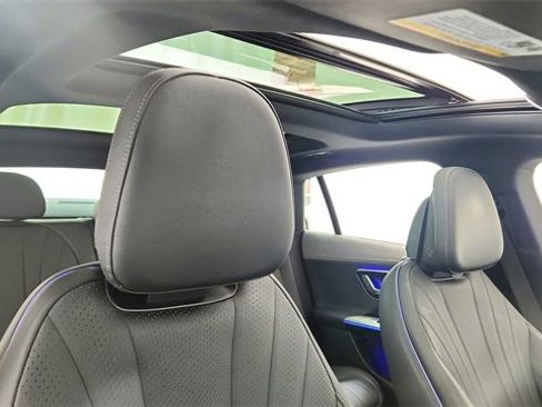 Used 2023 Mercedes-Benz EQE 500 4MATIC Sedan w/ Digital Light Package image 21
