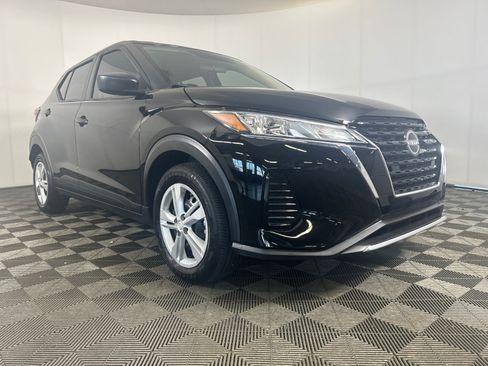 Used 2025 Nissan Kicks Play S FWD image 1
