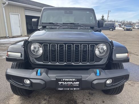 Used 2024 Jeep Wrangler Sport S w/ Convenience Group AWD/4WD image 11