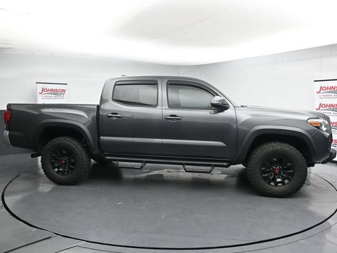 Used 2019 Toyota Tacoma TRD Off-Road AWD/4WD image 9