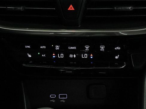 Used 2024 Buick Encore GX Avenir w/ Avenir Technology Package AWD/4WD image 30