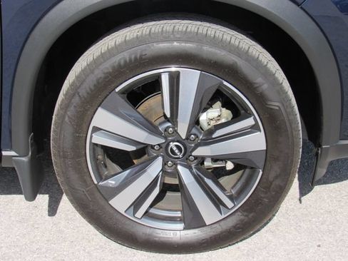 Certified 2025 Nissan Rogue SL FWD image 11