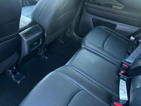 Used 2024 Nissan Pathfinder SL image 25