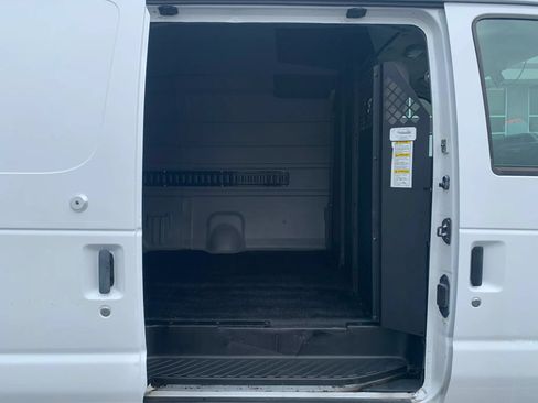Used 2009 Ford E-350 and Econoline 350 Extended Super Duty RWD image 21