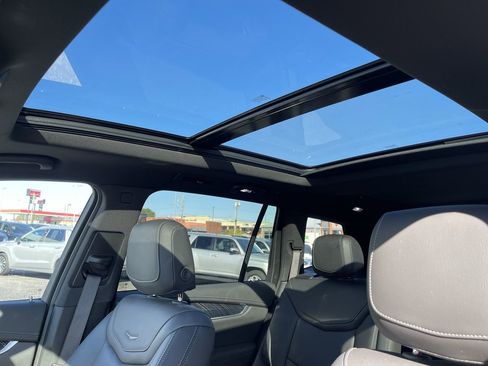 Used 2025 Cadillac XT6 Premium Luxury image 19