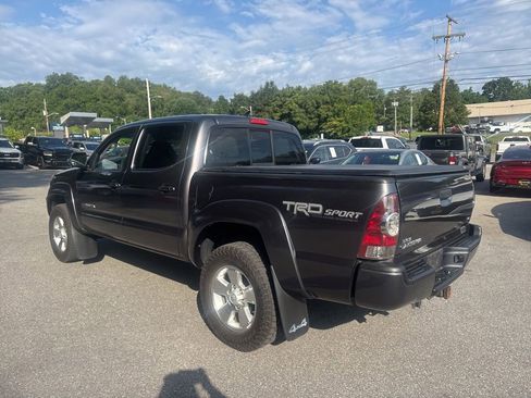 Used 2014 Toyota Tacoma 4x4 Double Cab w/ TRD Sport Package image 4