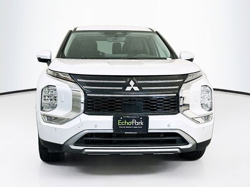 Used 2025 Mitsubishi Outlander SE image 2