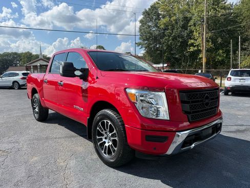 Used 2021 Nissan Titan SV w/ SV Convenience Package image 7