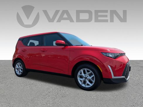Used 2024 Kia Soul LX w/ Option Group 015 FWD image 3