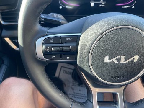Used 2025 Kia Sportage EX FWD image 15