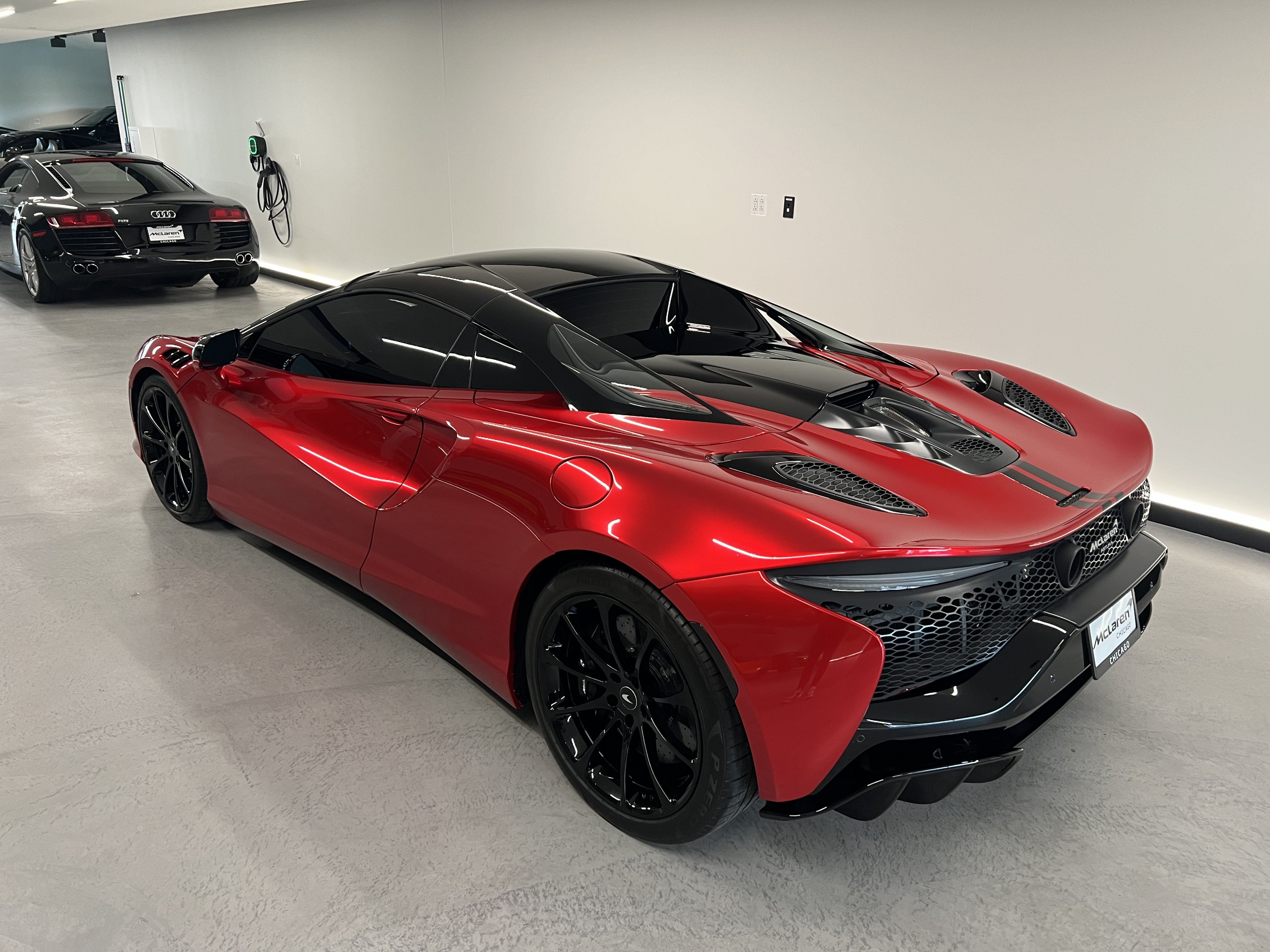 Used 2025 McLaren Artura Spider RWD image 31