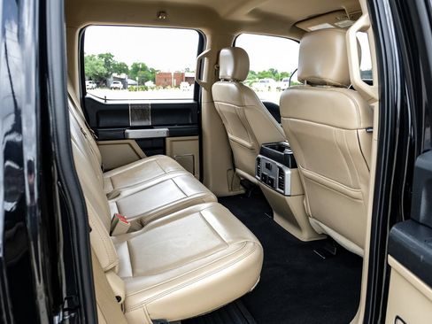 Used 2019 Ford F250 Lariat w/ Lariat Value Package AWD/4WD image 32