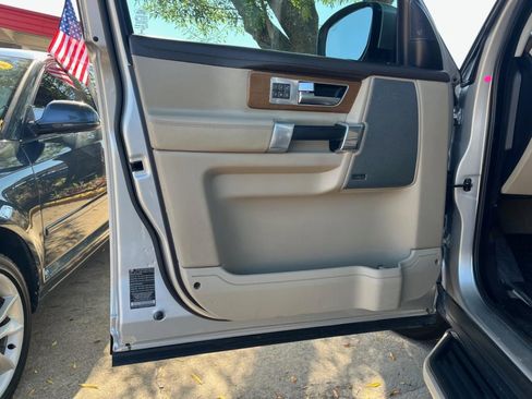 Used 2016 Land Rover LR4 HSE LUX image 11