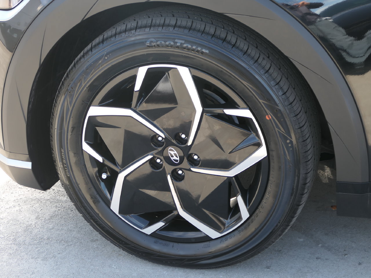 Used 2024 Hyundai Ioniq 5 SEL RWD image 9