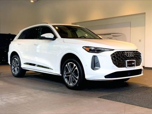 Used 2025 Audi Q5 Premium w/ Convenience Package AWD/4WD image 1