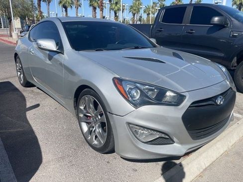 Used 2013 Hyundai Genesis 3.8 RWD image 2